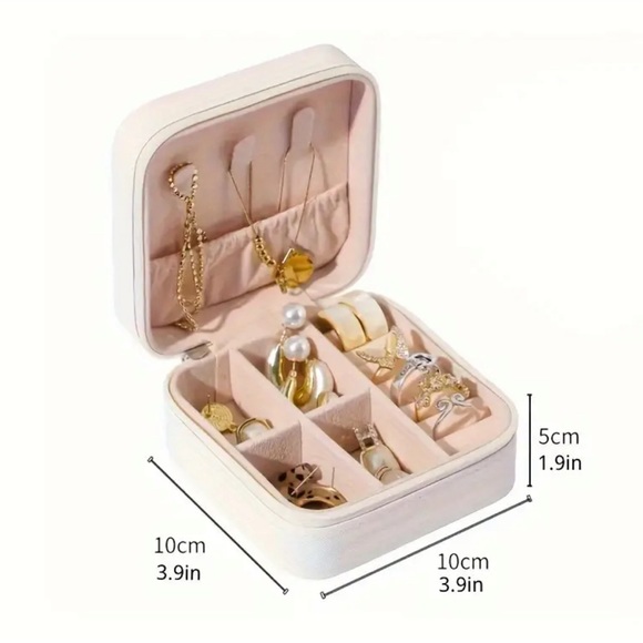 NWT Portable Jewelry Box with bracelet - Picture 5 of 6